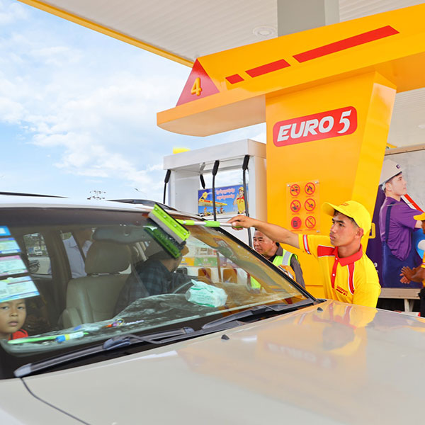 Appreciating Every Customer at Tela Khmer Bati